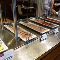 朝食ビュッフェ。ハムがおいしい