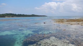 2015年5月海に向かって左側の方がきれいです。東屋のベンチの占領はやめましょう。ゴミは持ち帰りましょう。