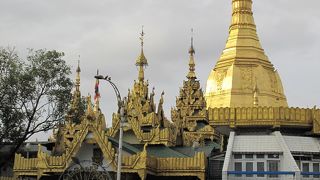 仏教の中の英国 ヤンゴンを歩く