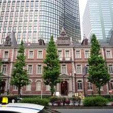 美術館の建物の中に併設されている