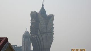 奇抜なデザイン