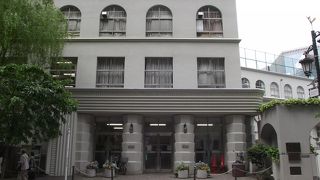 歴史的建造物となっている小学校です