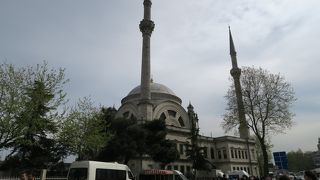 ドルマバフチェ ジャーミイ 