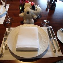 食器もピカピカ、お皿もセンスが良い！