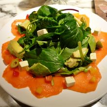 スモークサーモンサラダ　