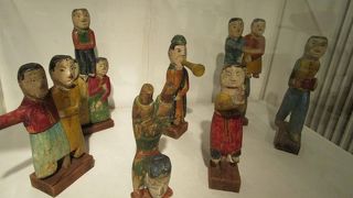 木人博物館 　素敵なテラス併設　韓国とアジア各国の木彫刻が並ぶ