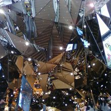 誰もがひきつけられるエントランスです。