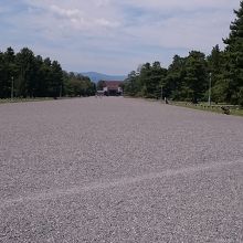 御所の広い通路