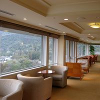 11階のクラブラウンジは書棚があるライブラリーです