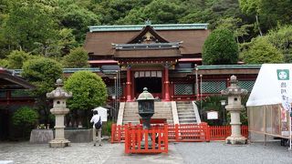 左甚五郎の彫刻と狩野探幽の襖絵を持つ東照宮