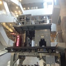 施設内のオブジェっぽいが意図は不明