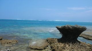 珍しい岩があります