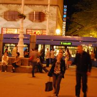 こちらはイェラチッチ広場からみた外観