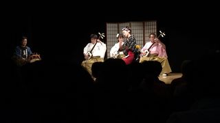 津軽三味線の演奏が聴けます。