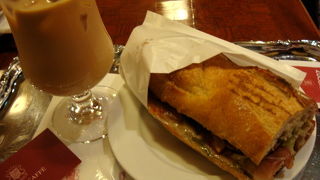 ちょっと大人雰囲気のカフェ