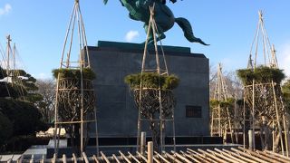 二の丸東大手門近くにあります