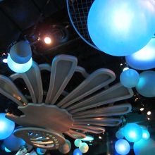 待合室も海の中をイメージしてありました