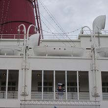 ミッキーが手を振ってくれます