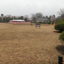 広大な本丸御殿跡です。その壮大な御殿が偲ばれる。