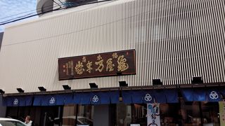 東急線の車内にも広告を出している亀屋万年堂。