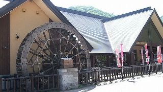 日帰り温泉を中心に、ゆったり過ごせる施設