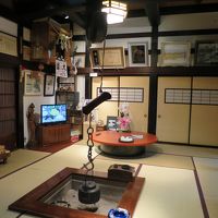 囲炉裏のあるお部屋は共同スペース