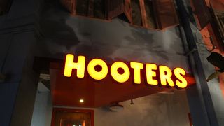 リバーサイドとリードストリートの両側に