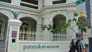 プラナカンの人々の文化を展示