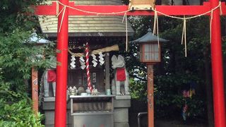 有楽町駅前の小さな稲荷!!