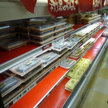 おはぎが飛ぶように売れていきます