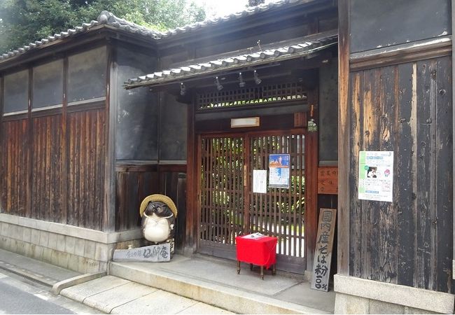 鴫野の下町に咲く一輪の蕎麦庵