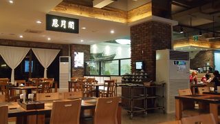 きれいな店、セットを頼むとおなか一杯に