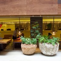 ホテルフロントです．