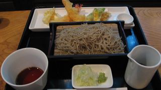 隠れ家的な感じで、お蕎麦がおいしいお店