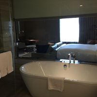 バスタブから部屋を眺めて