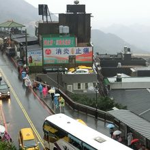 曲がりくねった坂道の汽車路