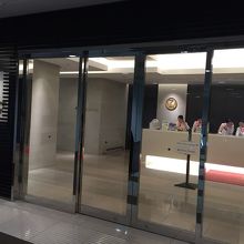 ４階サクララウンジ入口