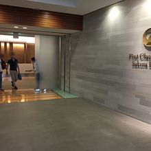 ３階サクララウンジ入口