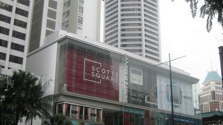 何でも揃っているショッピングロード