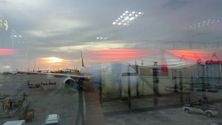 観光地プーケットの小さな空港