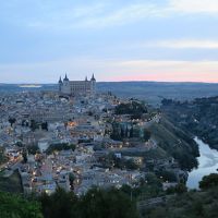 カフェテリアのテラスから「早朝のトレドの景観」です。