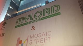 ミロードから小田急百貨店へ続く