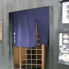 黒塀の落ち着いた雰囲気