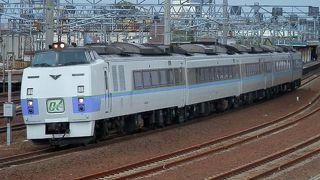 函館本線上り列車の撮影に適しています。