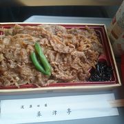 お弁当たくさん売ってます