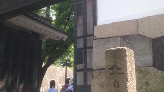 江戸城の遺構を含む見所満載の公園です。