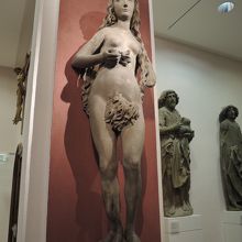 マリエンカペレの扉の左右を飾っていた「アダムとイブ」