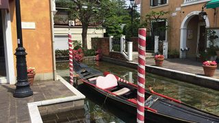 6棟からなるベネツィア風商業施設