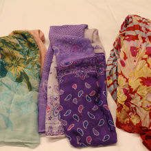 スカーフ。１枚10MR。ひどくほつれてるものもあるので注意