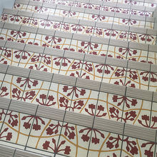 セントラルマーケットの階段。タイルが可愛い